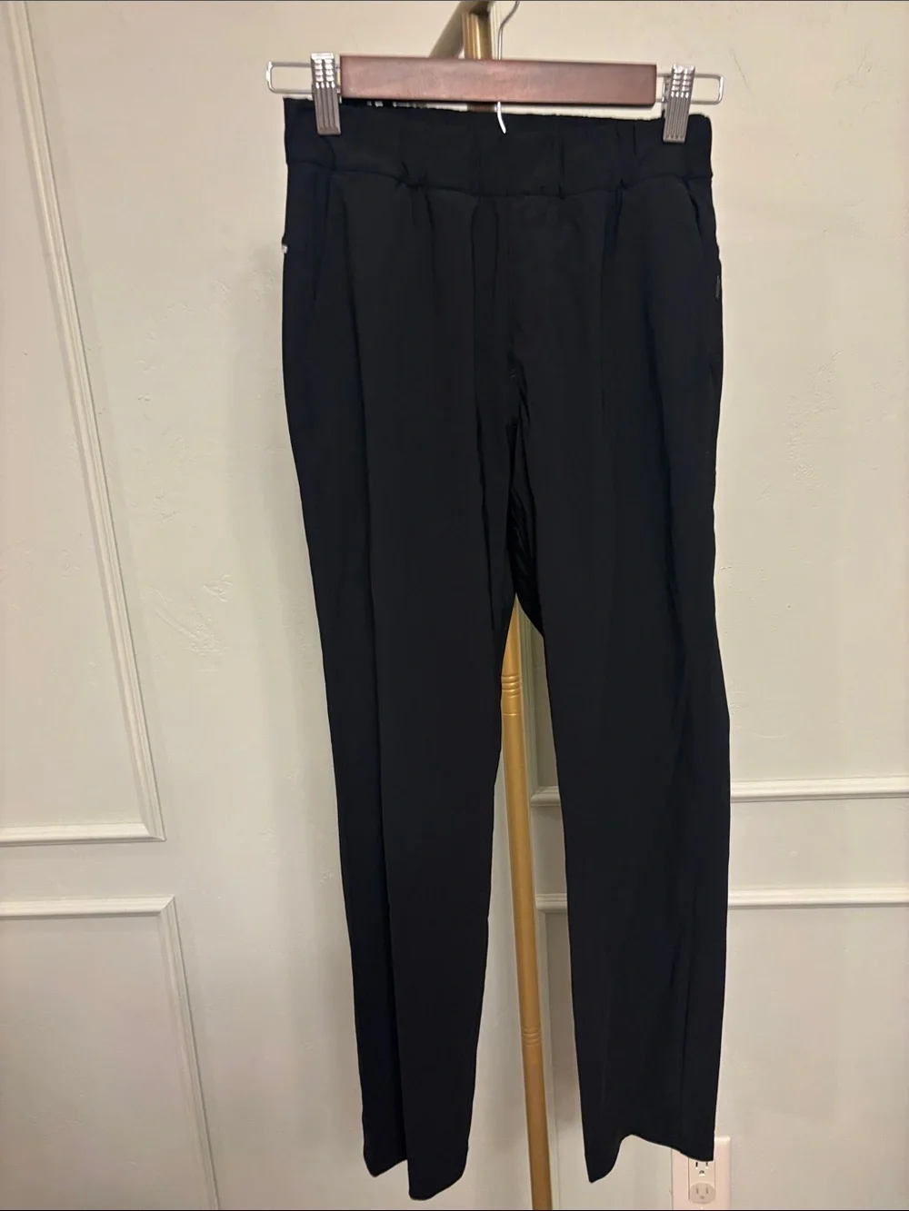 Vuori Miles Performance Pants XS Black Elastic-Waist Ankle Pants -MSRP $118 NWOT